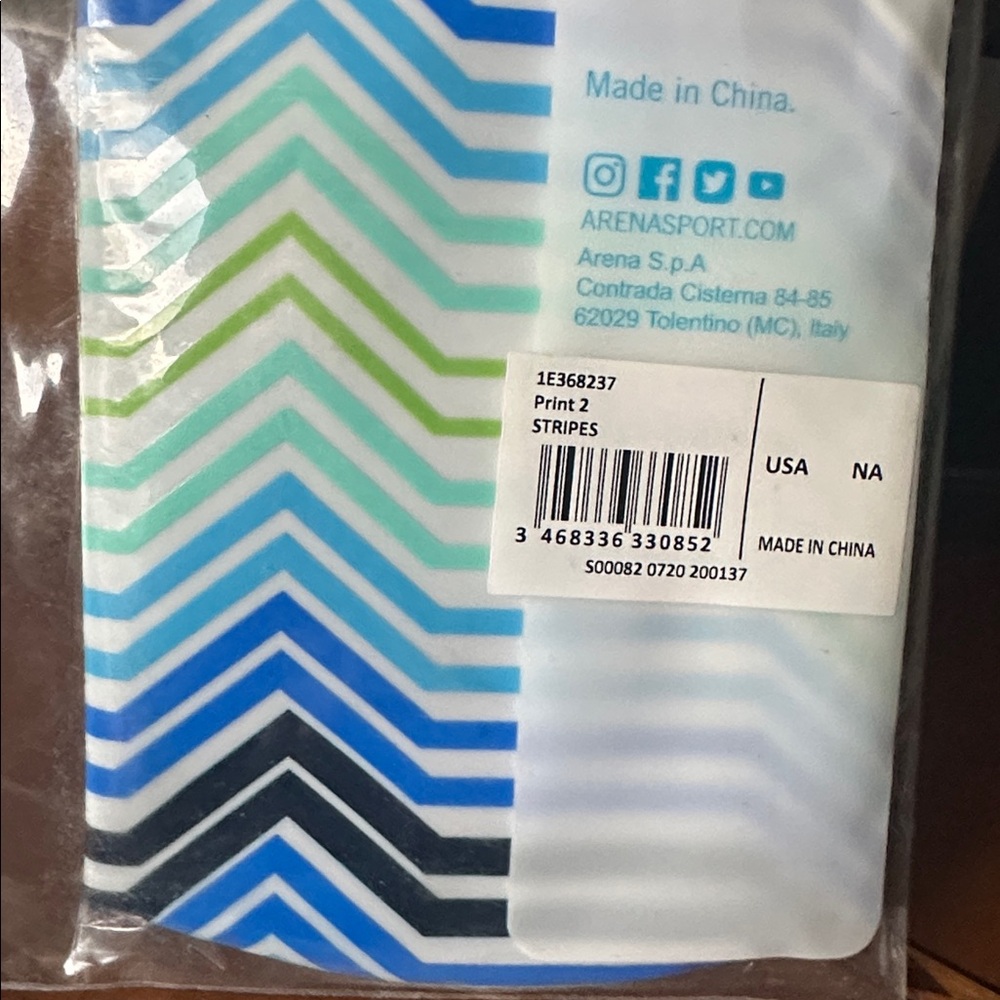 Arena Stripe Patterned Silicone Swim Cap - Picture 4 of 7
